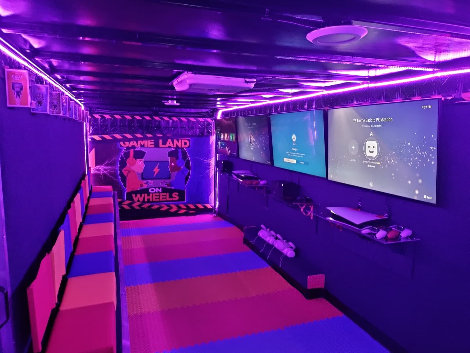 Game Land on Wheels
